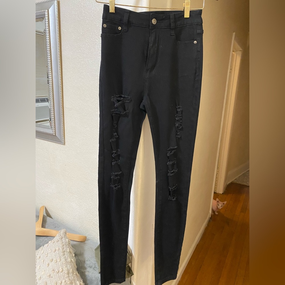 NWOT fashion nova distressed High waisted skinny jeans